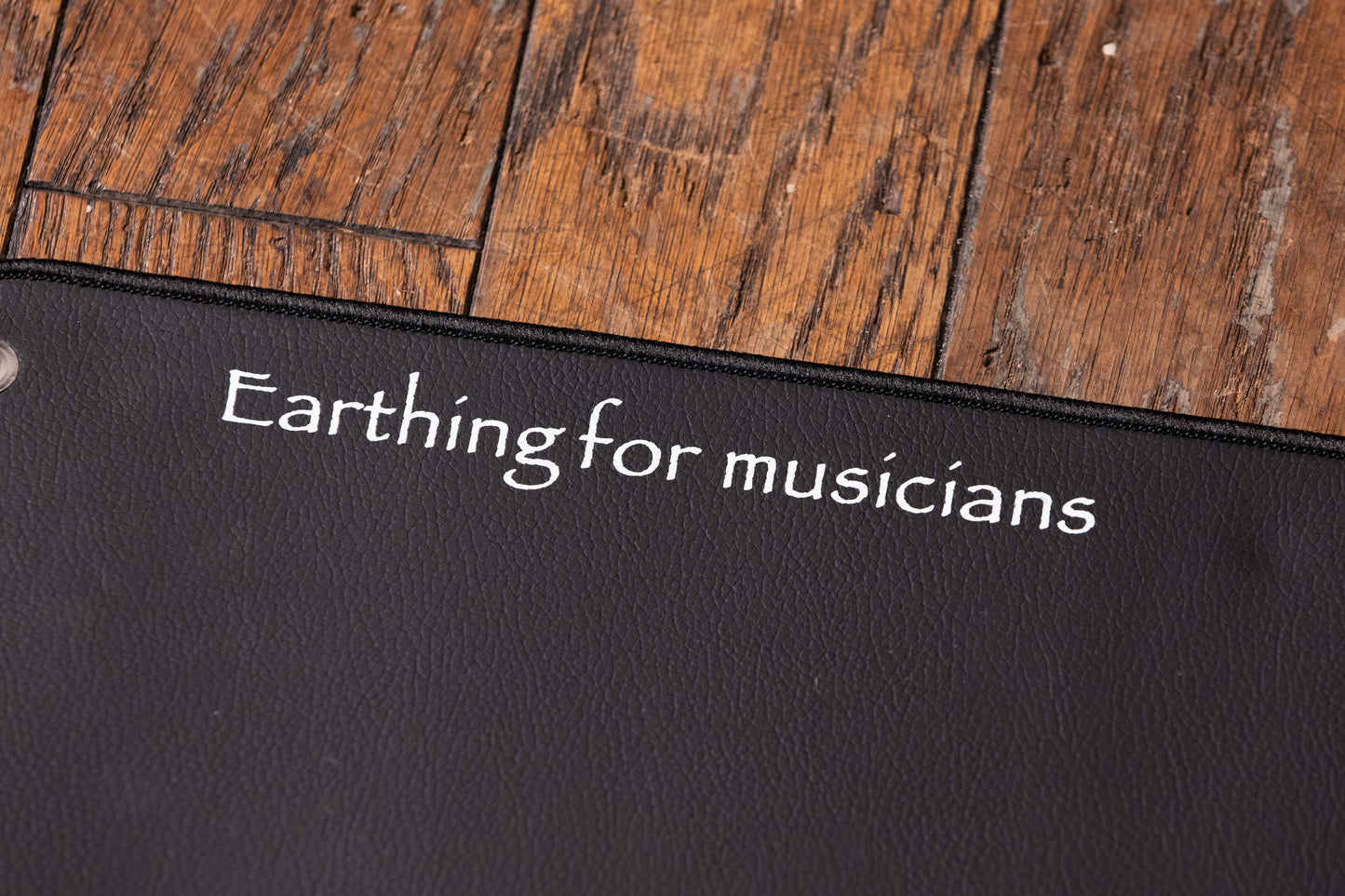 Earthing mat for musicians
