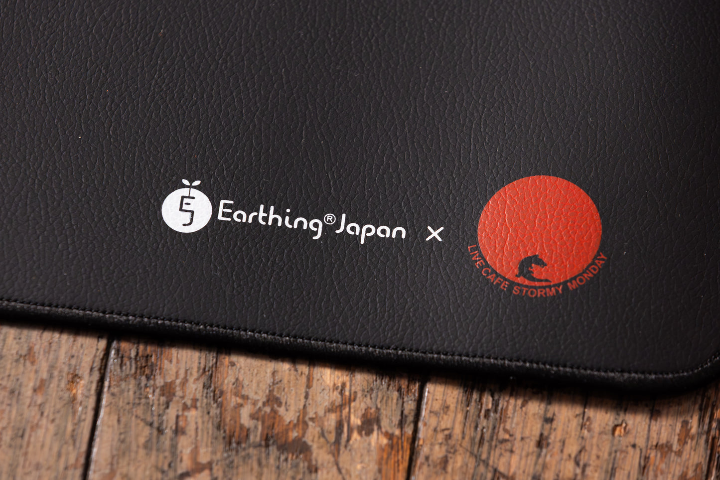 Earthing mat for musicians